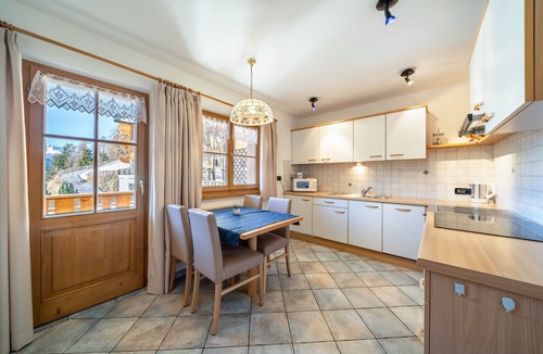 Ultimo Apartment | Kalchgruberhof Apartment Alpenrose with Lake View, Private Balcony, Terrace and Wi-Fi