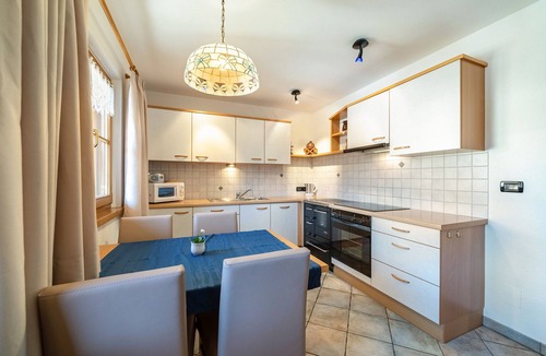 Ultimo Apartment | Kalchgruberhof Apartment Alpenrose with Lake View, Private Balcony, Terrace and Wi-Fi
