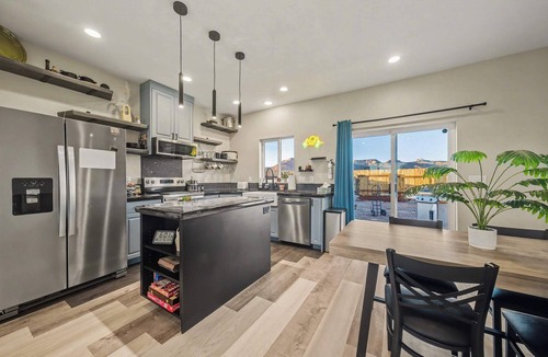 Kanab House | Kanab Desert Escape | Hot Tub, Views & Stargazing
