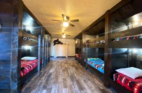Kanab House | Kanab Family Luxury Log Cabin Hot Tub Pets OK