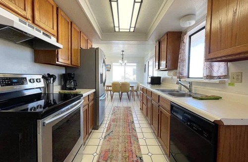 Kanab House | Kanab Utah home with HUGE fenced in backyard-Pets Welcome! Near National Parks!