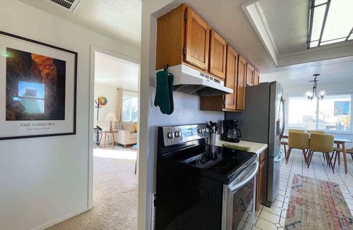 Kanab House | Kanab Utah home with HUGE fenced in backyard-Pets Welcome! Near National Parks!