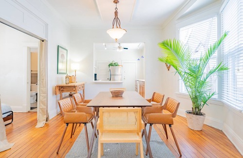 Southmoreland House | KC BoHo Bungalow - Fenced Yard - Pet-friendly