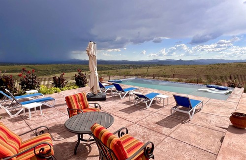 Nogales Cottage | Kestrel Cottage at Birdsong Retreat