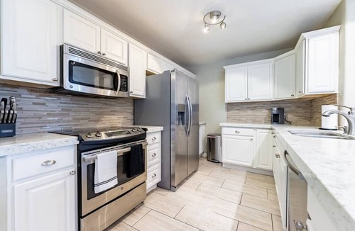 Southwest Village House | Kid Friendly Home, Nr Old Town, Spacious Backyard