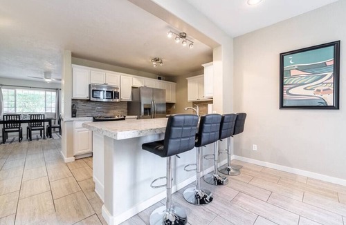 Southwest Village House | Kid Friendly Home, Nr Old Town, Spacious Backyard