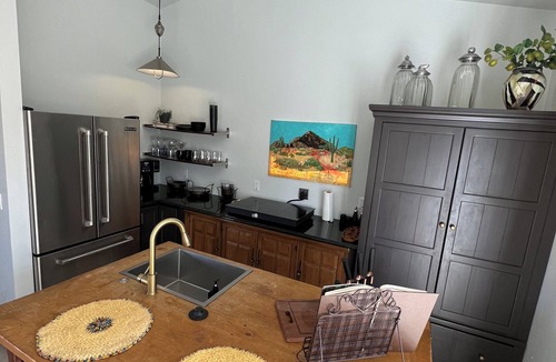 Diamond Valley Cottage | King bed and sunset views pine trees and hiking trails await you! Pinetreepalace