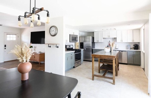 Paradise Plaza House | King Bed | Pool | Cabana | Hot Tub | Grill