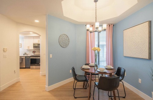 Kierland Condo | King Bed | Remodeled and Walkable| Adjacent Kierland Golf