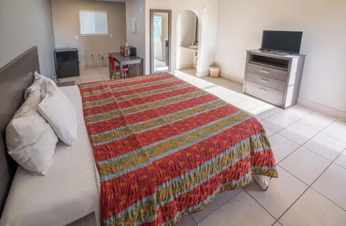 Mesa Hotel | King Bed Room Near Phoenix Airport - Ideal for Travelers