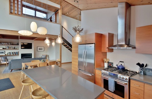 Maxwelton House | KINGFISHER BEACH HOUSE - West-facing waterfront! Perfect for World Cup 2026!