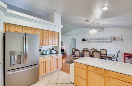 Kingman House | Kingman Family Home: Yard, Grill & Room to Relax!