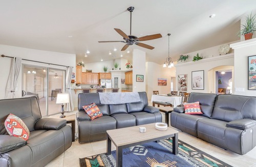 Kingman House | Kingman Mtn-View Home w/Putting Green & Ping-Pong