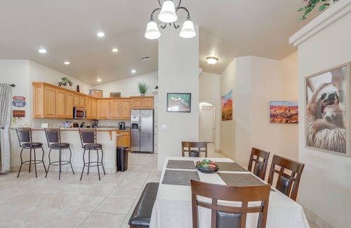 Kingman House | Kingman Mtn-View Home w/Putting Green & Ping-Pong