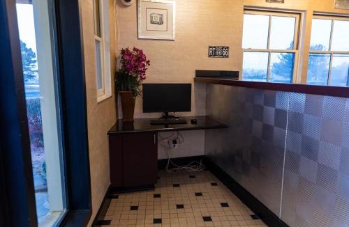 Flagstaff Cabin | Kings House Motor Hotel, a Dazzler Select by Wyndham