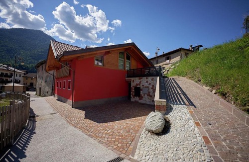 Roncone Apartment | La Casa Rossa