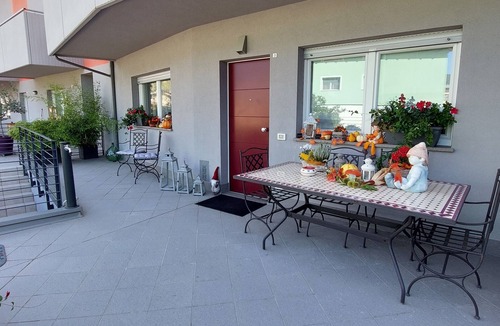 Martignano Apartment | LA TERRAZZA 90 m2 apartment in retro style in Trento shower/sauna Wi-Fi garage