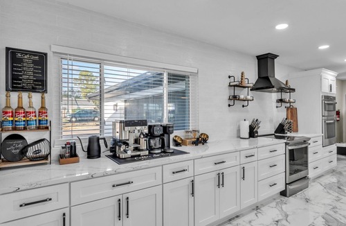 Winter Haven House | Lake, Pool, HotTub, Game Room, 8 Beds, Sleeps 17
