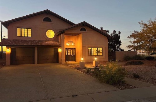 Page House | Lake Powell 4 BR, hot tub, on golf course, views