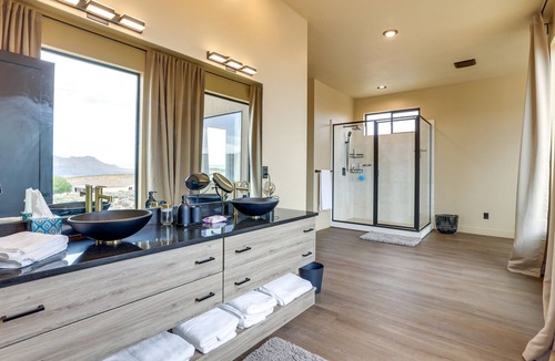 Big Water Villa | Lake Powell Villa Next to Antelope Canyon!