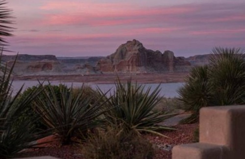 Wahweap Resort | Lakeside Haven:Water Activities in Wahweap,2 Family Friendly Units,Onsite Pool