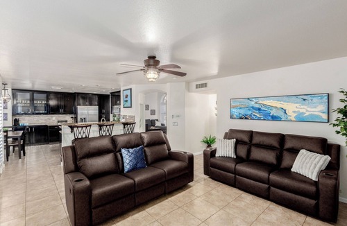 Arrowhead Lakes House | Lakeview: Retreat with Dock Views-Spacious-BBQ