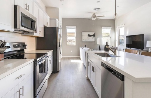 Oro Valley Apartment | Landing | Amazing 1BD, Pool