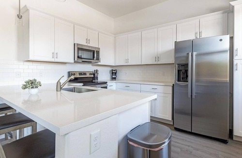 Oro Valley Apartment | Landing | Beautiful 2BD, Pool