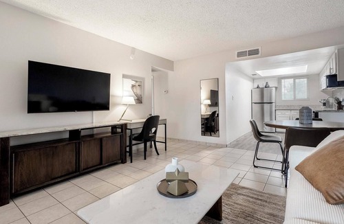 Glendale Apartment | Landing | Beautiful 2BD in Glendale