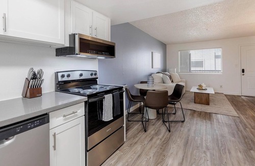 Glendale Apartment | Landing | Beautiful 2BD in Glendale