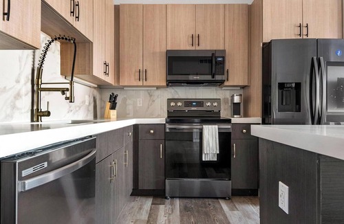 DeBaliviere Place Apartment | Landing | Incredible 1BD, Yoga Studio, Gym