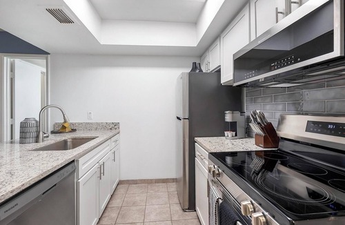 Glendale Apartment | Landing | Stunning Studio in Glendale