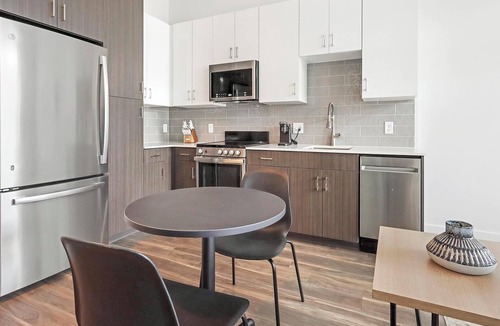 East Side Apartment | Landing | Stunning Studio, Clubhouse, Gym