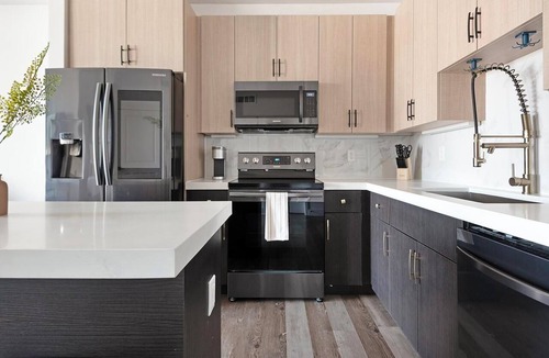 DeBaliviere Place Apartment | Landing | Stylish 1BD, Yoga Studio, Gym
