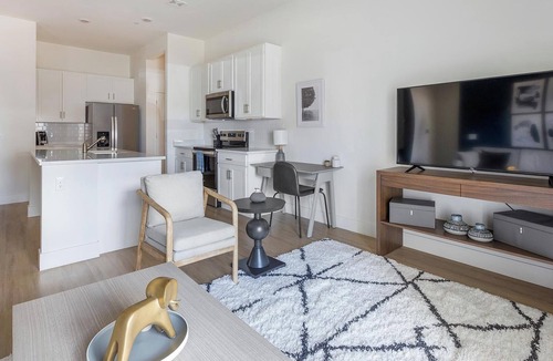 Casas Adobes Apartment | Landing | Stylish 2BD, Pool