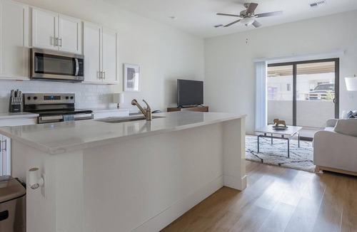 Casas Adobes Apartment | Landing | Stylish 2BD, Pool