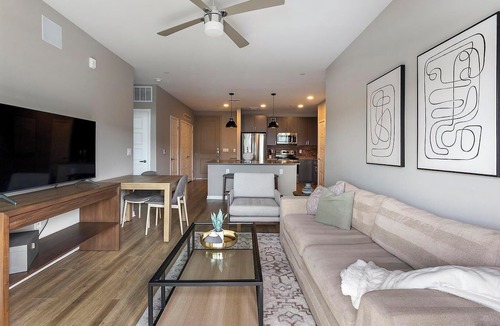 Warehouse District Apartment | Landing | Stylish 2BD, Yoga Studio, Pool