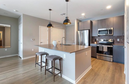 Warehouse District Apartment | Landing | Stylish 2BD, Yoga Studio, Pool