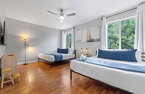 Tarpon River House | Large and modern house in Fort Lauderdale with hot tub!