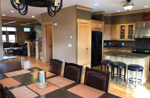 Big Sky Meadow Village Condo | Large Big Sky Condo, sleeps 12-14. Close to Yellowstone and world class skiing!