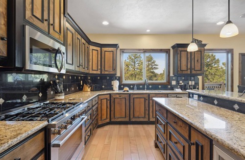 Zion National Park East Entrance Cabin | Large Family Cabin minutes from Zion National Park