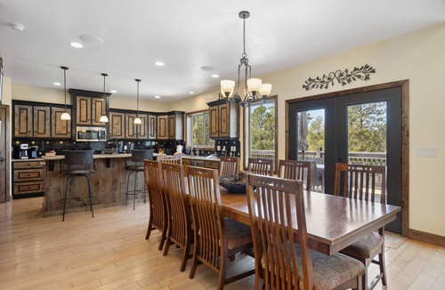 Zion National Park East Entrance Cabin | Large Family Cabin minutes from Zion National Park