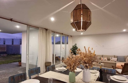 Salamanca House | Large house with a big swimming pool for 16 people in Paracas