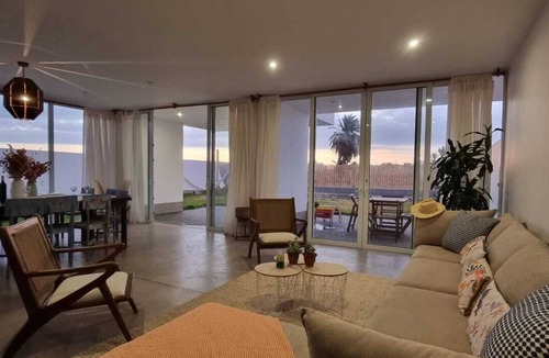 Salamanca House | Large house with a big swimming pool for 16 people in Paracas