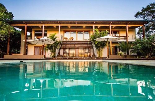 Mtunzini Villa | Large stunning villa near beach with rimflow swimming pool in Mtunzini
