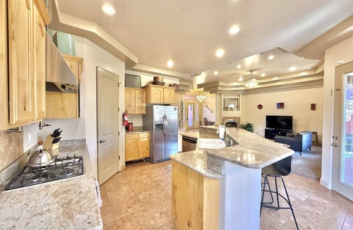 Kanab House | Large Vacation Home near Zion with Pool & Hot Tub!
