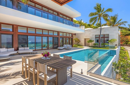 Lanikai House | Lavish Lanikai Hillside Estate: Oceanview w/Pool/Spa, AC & Mokulua Isle Views
