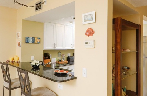 Grove City Condo | Lemon Bay Waterfront Condo w Patio, 5 miles to Gulf Beaches