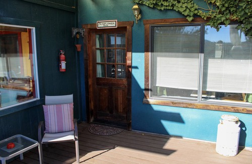 Prescott Cottage | Liberty & Sunflower Suite - Prescott Cabin Rentals