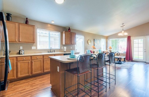 Maricopa House | Livin' la Vida 'copa! Super Home with 4 bedrooms and Pool Table!